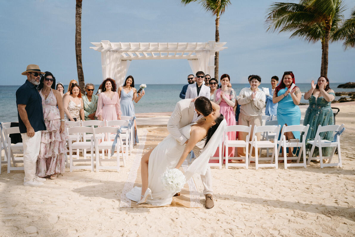 H&M said "I do" on a beach in the Bahamas H&M said "I do" on a beach in the Bahamas